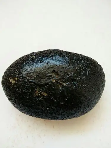 天外来客雷公墨,目前,雷公墨正以惊人的速度向奇石,古玩,陨石,宝石