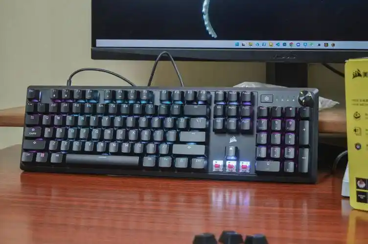 全尺寸,可玩性高:海盗船k70 core rgb全尺寸机械键盘开箱_按键_触发