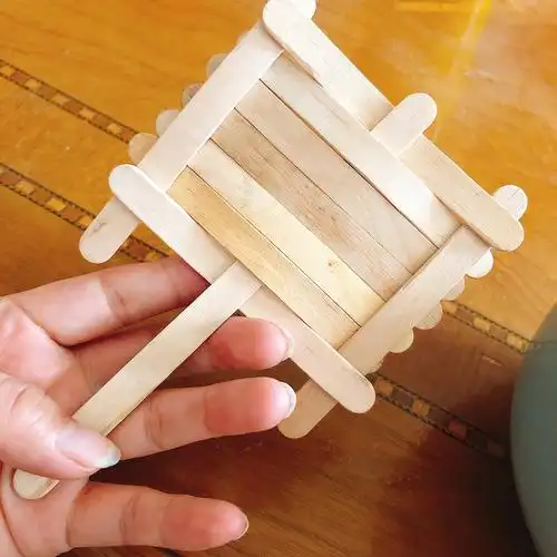 用雪糕棍给闺女做的小扇子