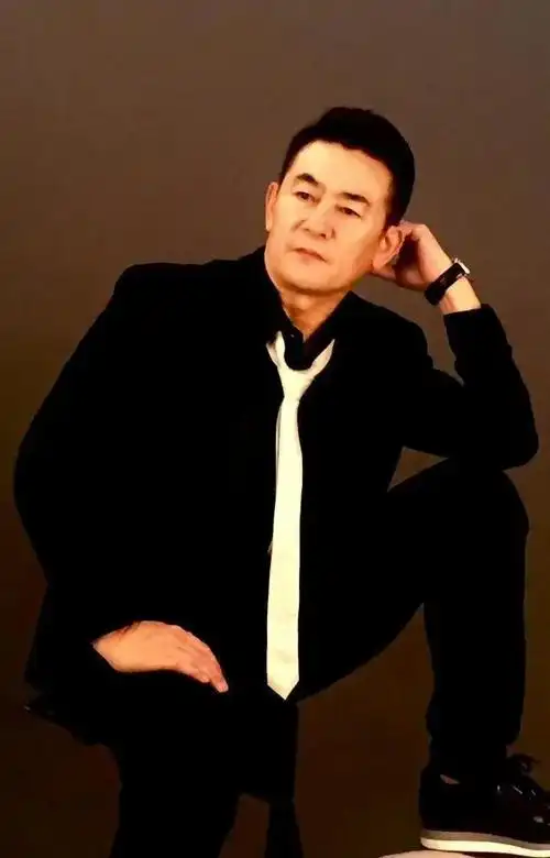 演员李洪涛:娶圈外媳妇,钱也归媳妇管,结婚30年生一子