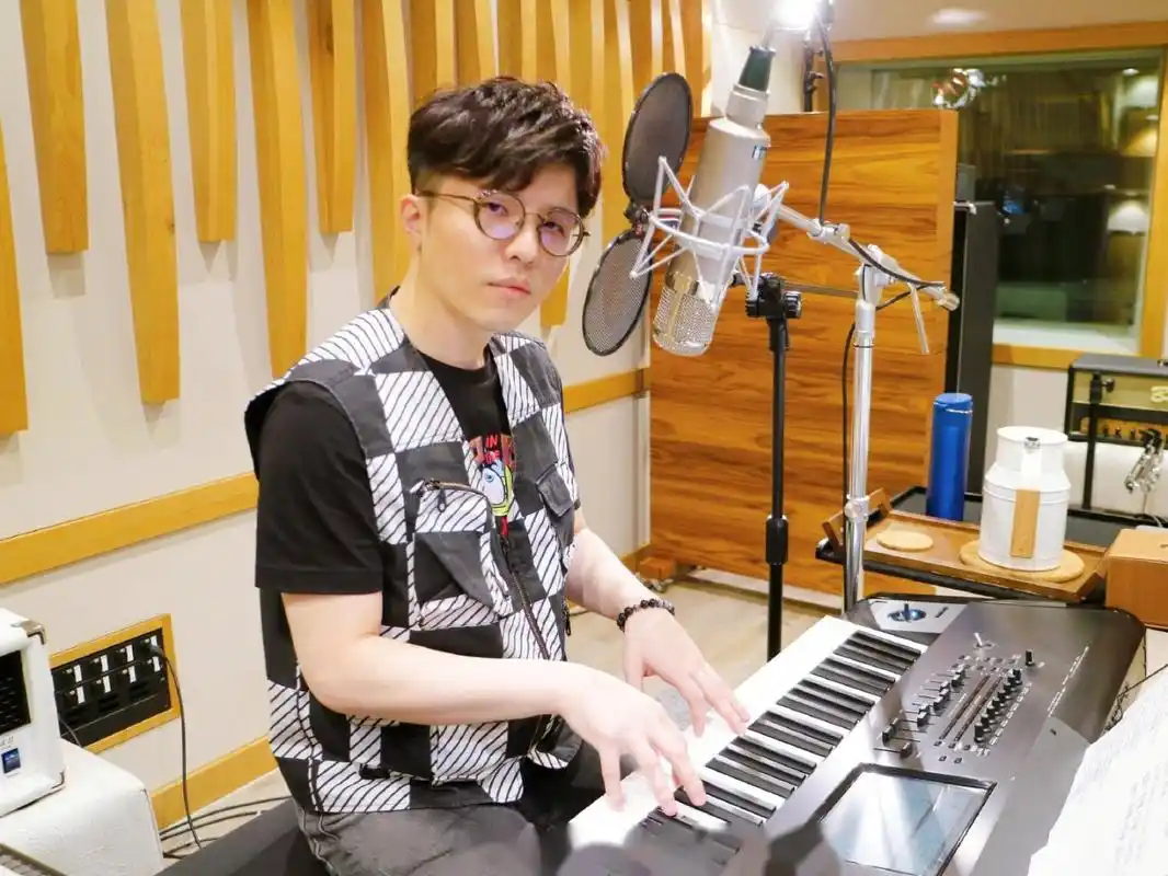 宋念宇  @小宇-宋念宇  开班授课"厌世版教学法" 老萧回:想打你!