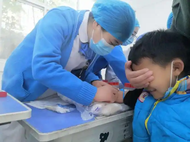 关爱学生共成长 健康体检进校园——伏羲二一班