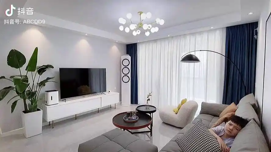 通刷乳胶漆太空漫步,搭配什么家具都好看,不知道客厅该刷什么颜色的