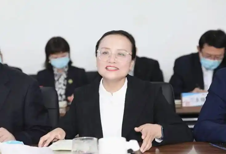 闫利艳副市长一行到市一中调研_教育_市政府_陈红梅