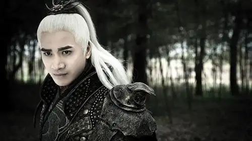 《四大名捕》开播 何晟铭演绎最"妩媚"安世耿