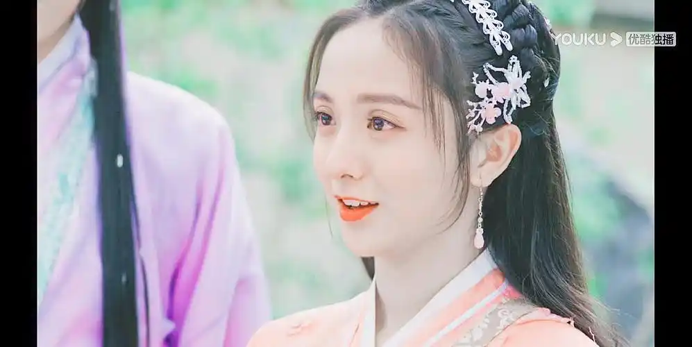 小女霓裳厉嘉琪