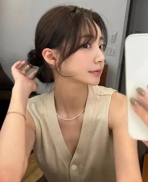 八字刘海 减龄显脸小
#你的宝藏理发店苏豪发廊
#減龄显脸小发型