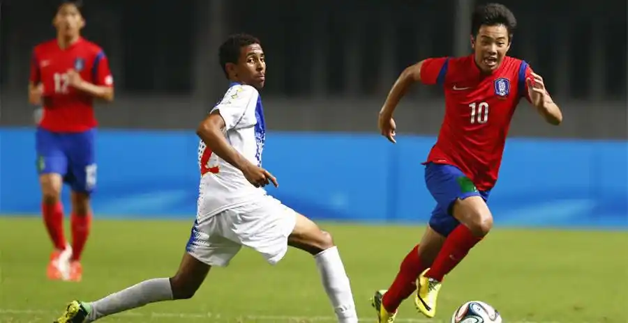 足球——男足预赛:韩国胜佛得角[组图]