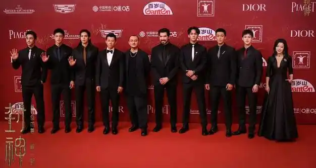 导演乌尔善与演员费翔,夏雨,于适,陈牧驰,此沙,侯雯元,黄曦彦,李昀锐