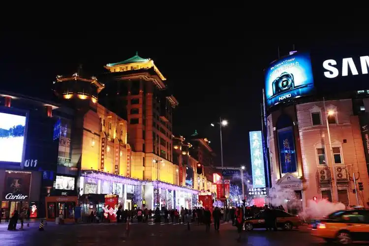 到了光绪29年,东安市场形成,王府井开始向商业街发展,成为北京的四大