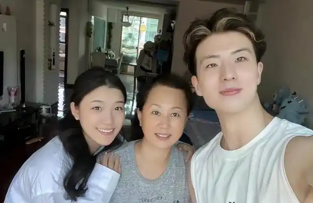 太甜了!柳鑫宇社媒晒了和王诗玥的合照