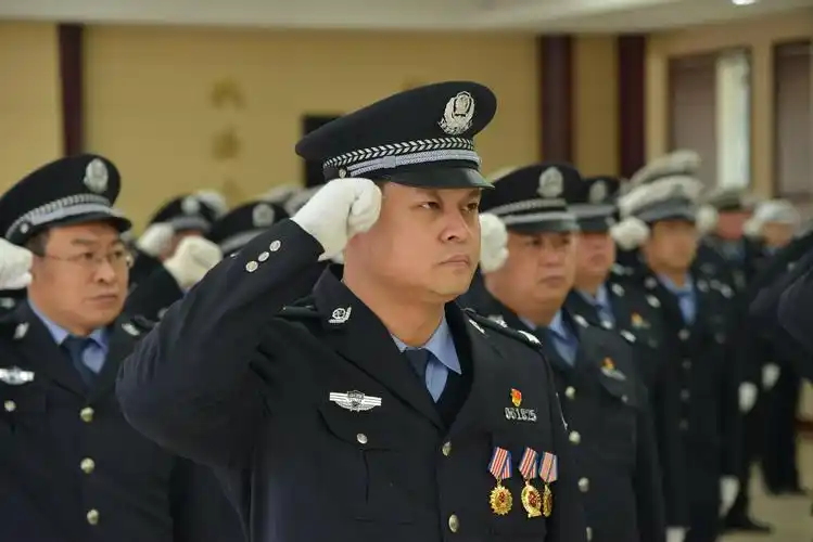 交口县公安局举行"中国人民警察节"向警旗宣誓活动