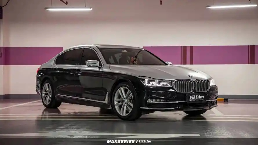 宝马7系双拼lbfilm改色膜电光金属太空银和高亮钢琴黑