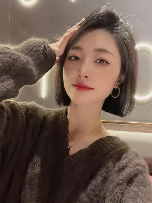 去年的今天短发自拍