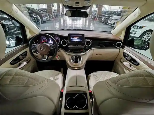 湖南铂驰商务房车定制中心奔驰v级最新报价37万起欢迎前来试驾