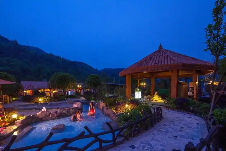 武功山温泉君澜度假酒店荣获2018十三届中外酒店白金奖