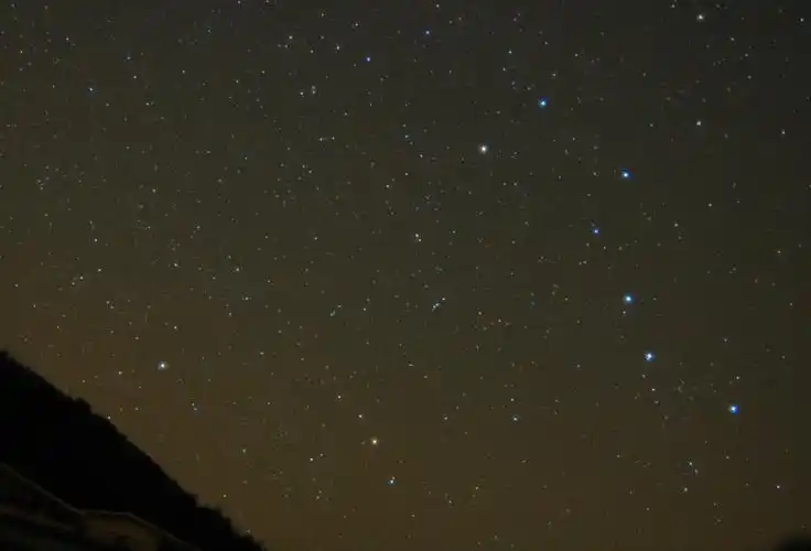 为什么北极星总在地球的正北方向实际上它是一个固定的岗位