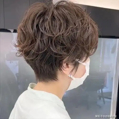 短发烫发新潮流,轻松减龄十岁!