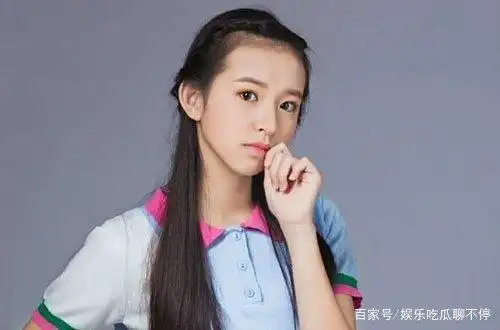 2004年出生在深圳,目前16岁,今年9月7日才满17岁,不过,程晨在6岁时