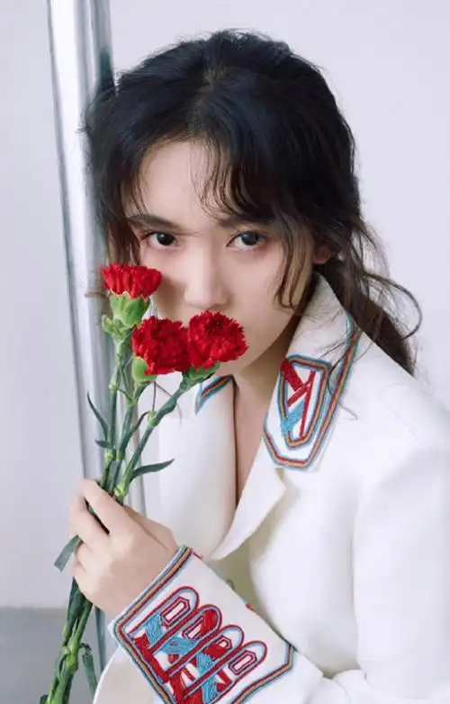 鞠婧祎时尚杂志封面写真大片