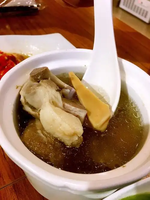 老铺炖罐台江区特艺城对面的老字号炖罐专做闽菜的一家店推荐目鱼筒骨