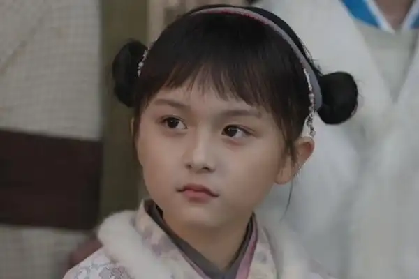 岁的刘楚恬也成演技派了,在热播的《知否》中,她扮演的是盛明兰小时候