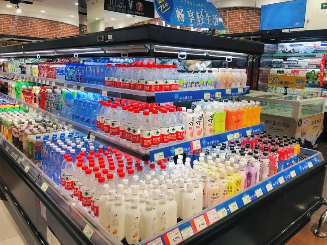 客户店铺夏日饮料陈列.永远要走别人前面,才有可能吃到饼,夏日 - 抖音