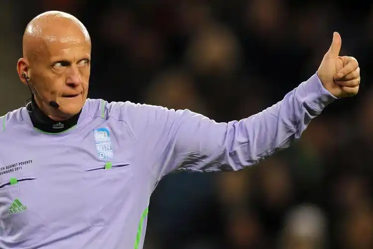 在上世纪80年代的意大利,足球裁判员并非高收入群体,甚至一度让科里纳