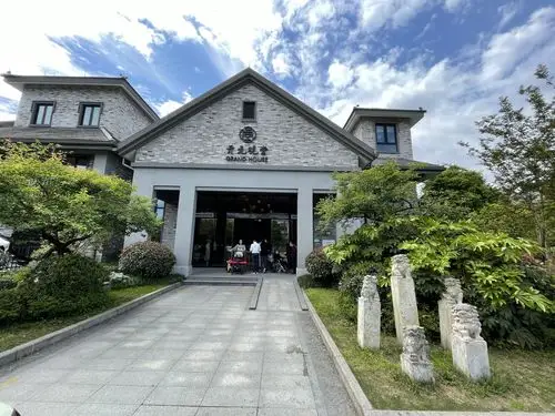 碧空如洗,蔷薇花开——绍兴大禹开元观堂