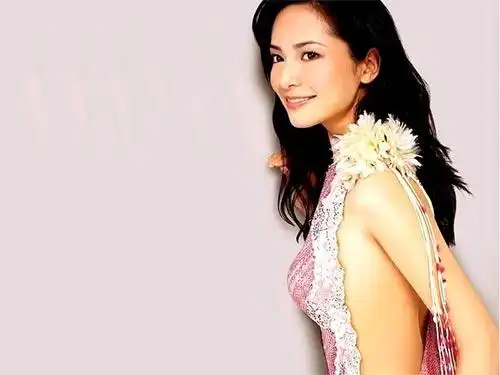 组图:郭羡妮性感写真 大秀玉背展现酥胸美腿