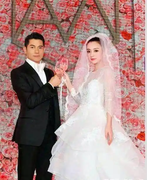 和苟芸慧分手没多久,郭富城就公布了与方媛的恋情,不同以往女友的高级