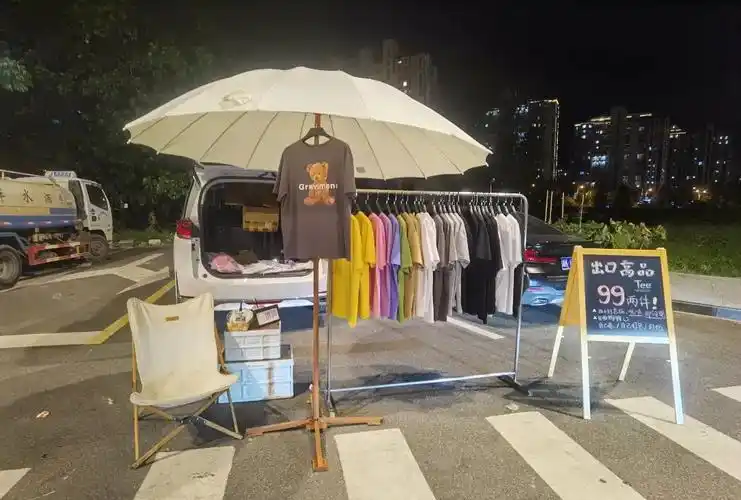 后备箱摆摊月入过万丽水夜市地摊火了但有些市民觉得