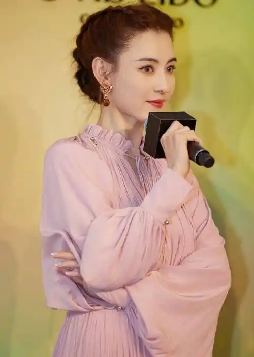 "水滴鼻"能有多绝?看张柏芝侧面鼻子高度,堪称整容模板