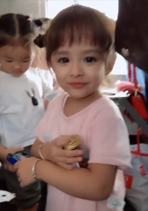 回顾湖北苏华被外国美女倒追生2个混血宝宝大女儿超像杨幂