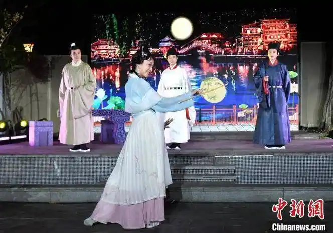 博物馆之夜系列活动"宋词里的福建"沉浸式戏剧于福州西湖畔的福