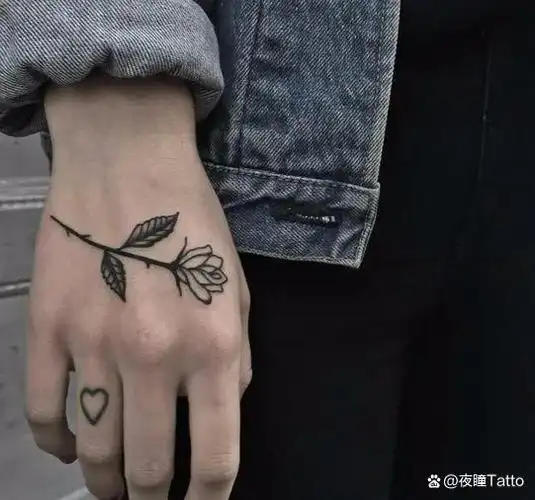 女士手背纹身漂亮图案