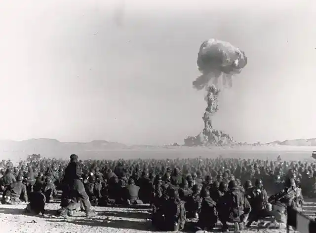 1967年,中国罗布泊核试验基地上空升起了一朵壮观的蘑菇云,它标志着新