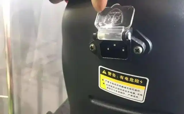 电瓶车充电口在哪?骑电瓶车需要注意什么?