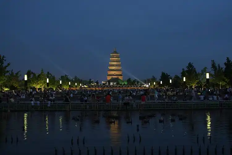 暮色大雁塔(7)_雁塔区图片_西安市图片_陕西美景图片_三秦游网