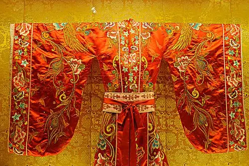 中国皇后的红色凤凰绣袍