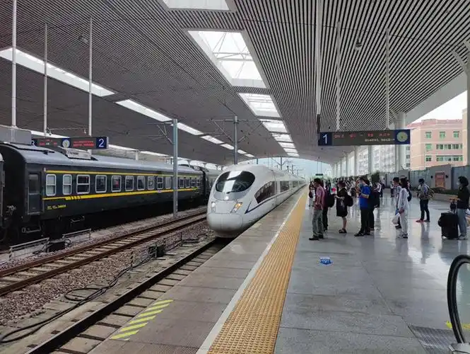 福州火车站站台.韩毅摄