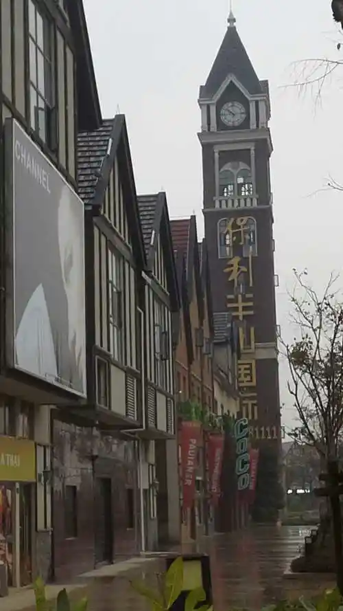 保利半山国际项目位于被誉为南昌市后花园的湾里区