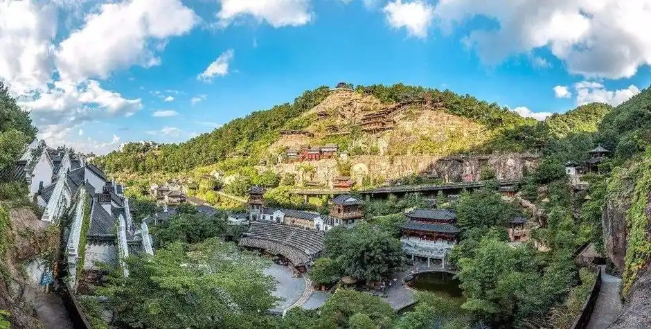 梅州市梅县区雁洋镇的aaaaa景区梅州雁南飞茶田旅游度假区,阴那山山麓