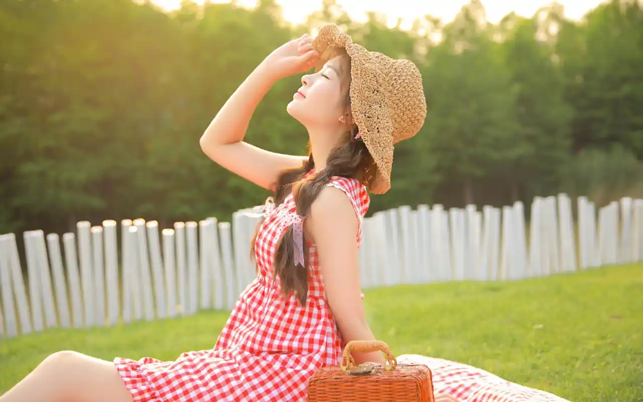 可爱萝莉美少女写真桌面壁纸