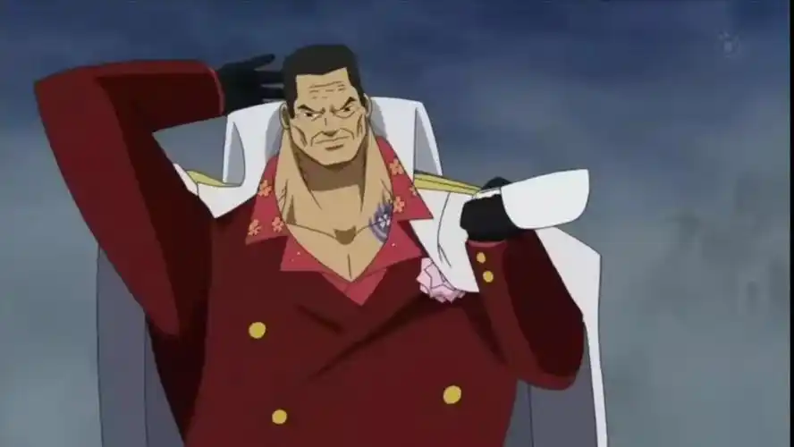 漫画里白胡子被赤犬打掉了半张脸,而动漫只是擦了点胡子跟胸部打了一