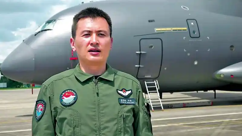 图:参与东部战区演训的空军航空兵某团大队长杨明辉表示,保障有力才能