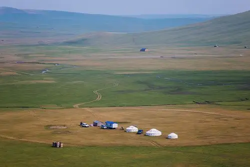 呼伦贝尔,高原与松辽平原之间,纵贯千余里