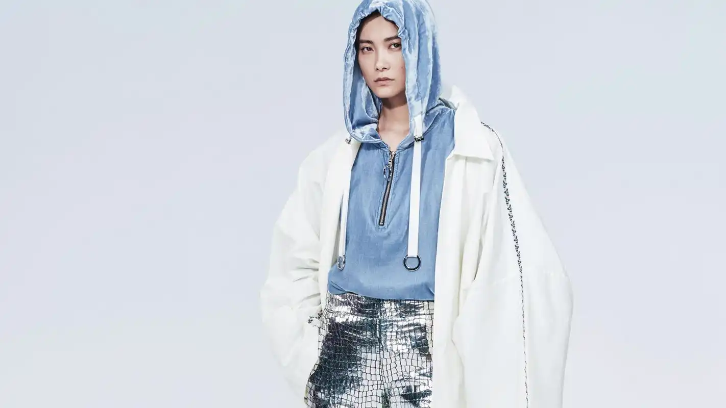 歌手李宇春酷炫写真桌面壁纸下载