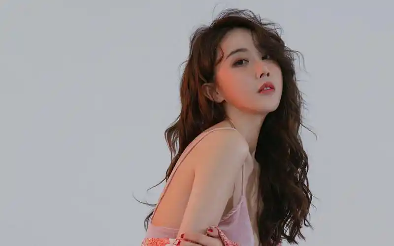 高冷美女御姐写真高清桌面壁纸