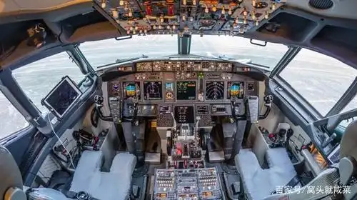 除了在发动机,内饰,小翼,外形上的改变以外,737max的驾驶舱,也有了